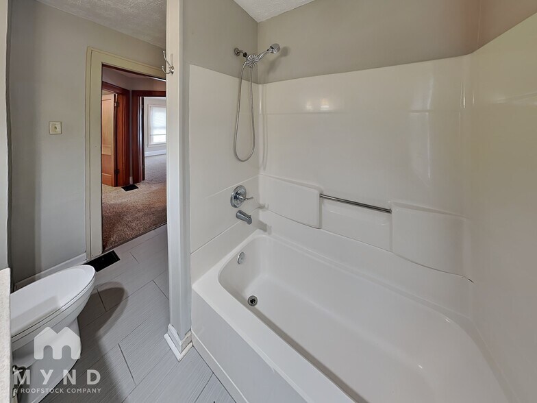 Building Photo - 215 Wilson Ave