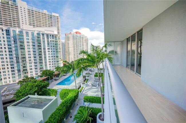 Building Photo - 1300 Brickell Bay Dr