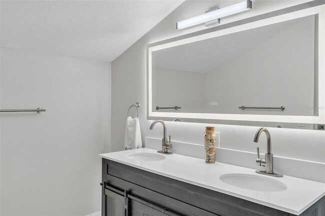 Building Photo - 4520 Pine Hollow Dr