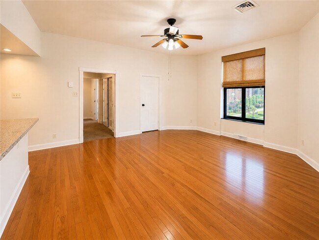 Building Photo - 735 N Highland Ave