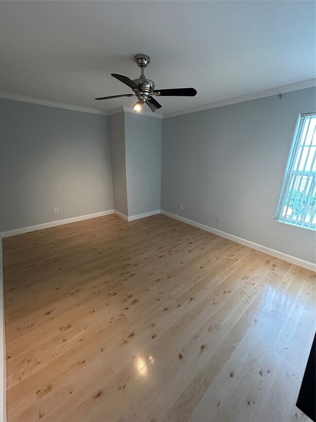 Building Photo - 5550 N Braeswood Blvd