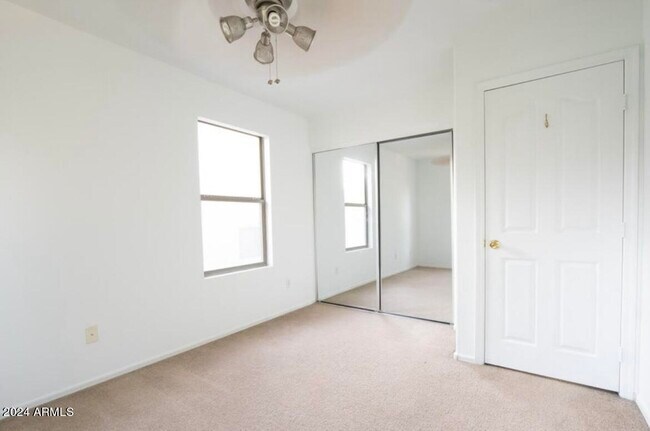 Building Photo - 9427 W Virginia Ave