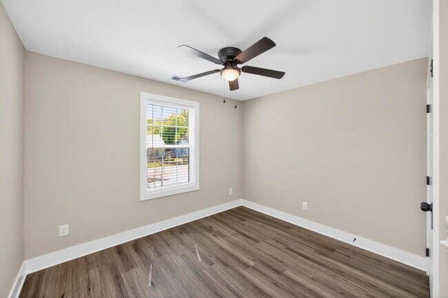 Building Photo - 206 Ross Ave