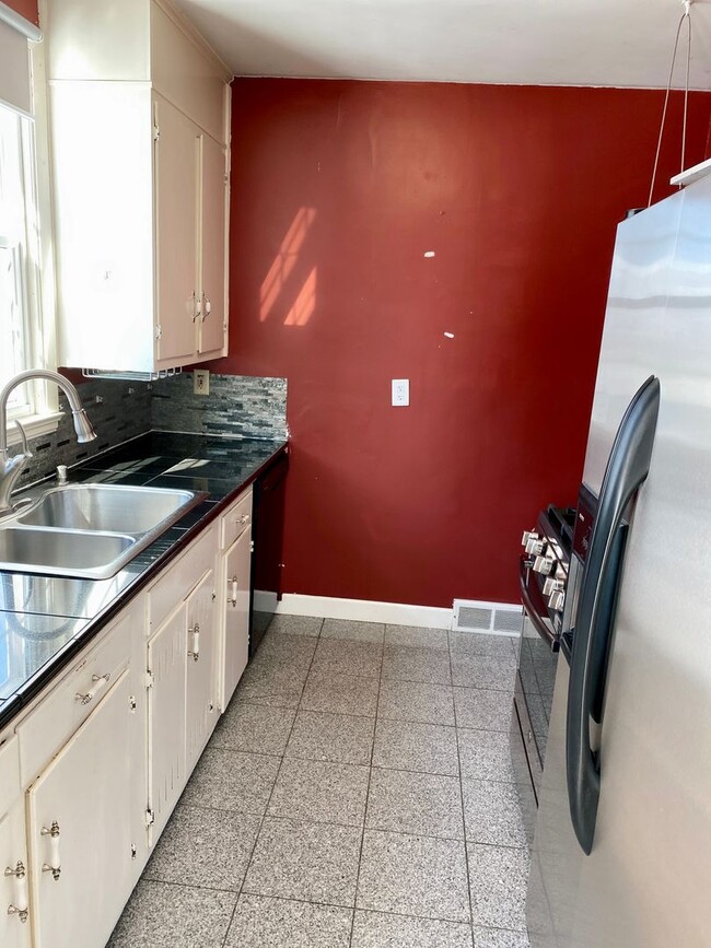 Building Photo - 3 Bed House Close to Downtown Ames