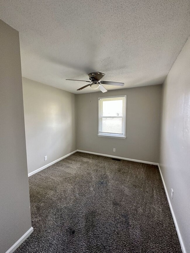 Building Photo - 3 Bedroom Home For Rent Over The River!