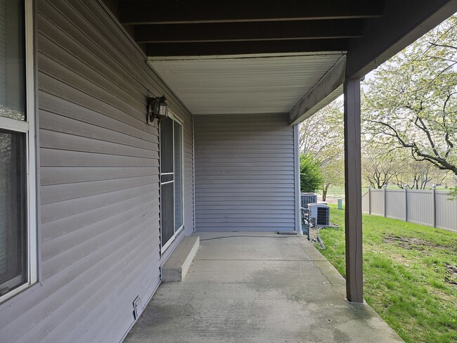 Building Photo - 311 Village Creek Dr
