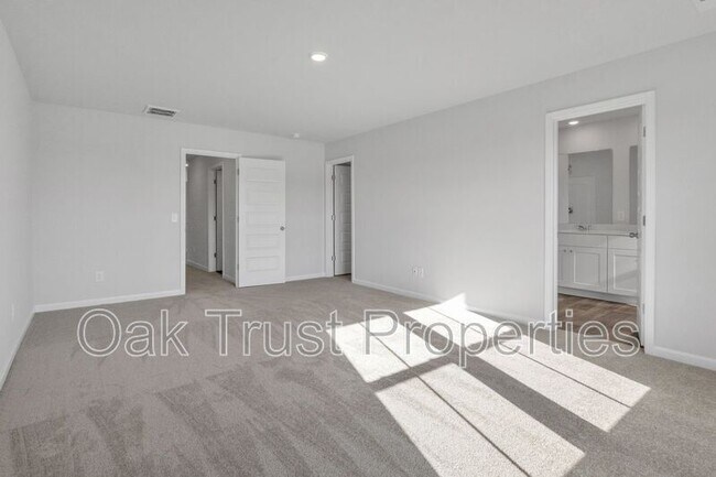 Building Photo - 726 Ridgley Dr