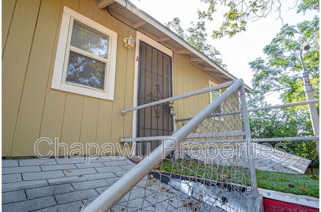 Building Photo - 526 Cooper St