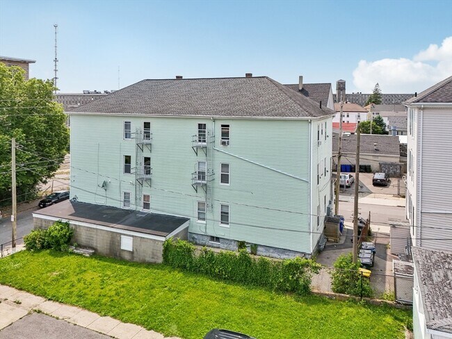 Building Photo - 344 Jencks St