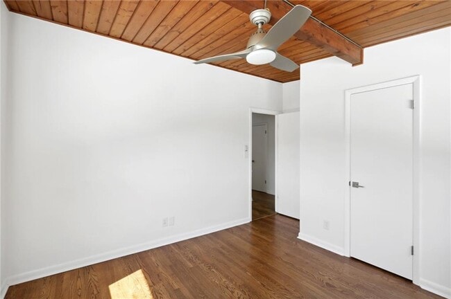 Building Photo - 3684 Northlake Dr