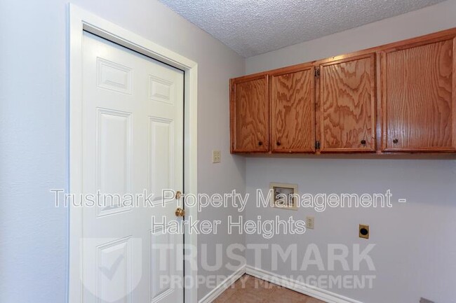 Building Photo - 1505 Spicewood Cir