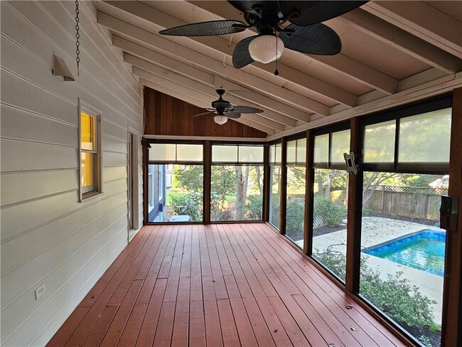 Building Photo - 3228 Turtle Lake Dr SE