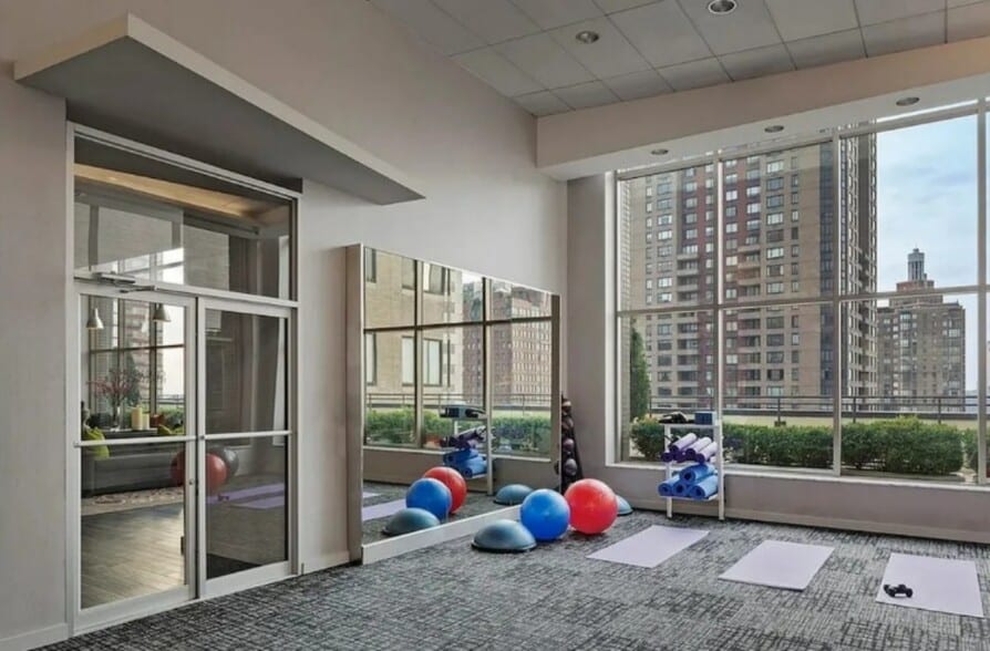 Building Photo - Washington Street