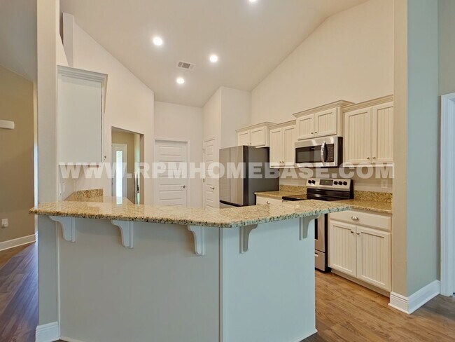 Building Photo - 4/2 in North Crestview: Screened Porch, Fenced Yard, Near Top Schools