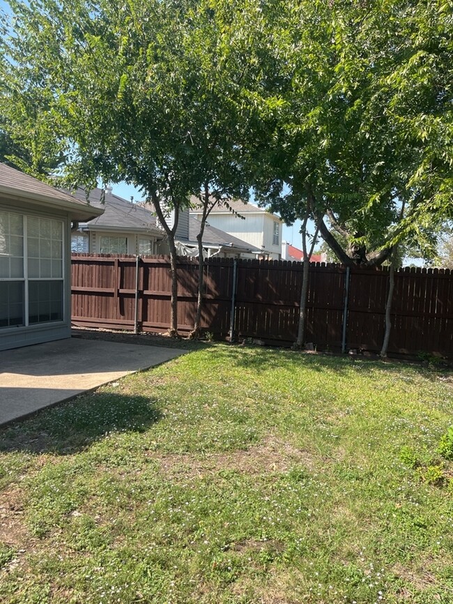 Building Photo - This delightful home, nestled in the desir...