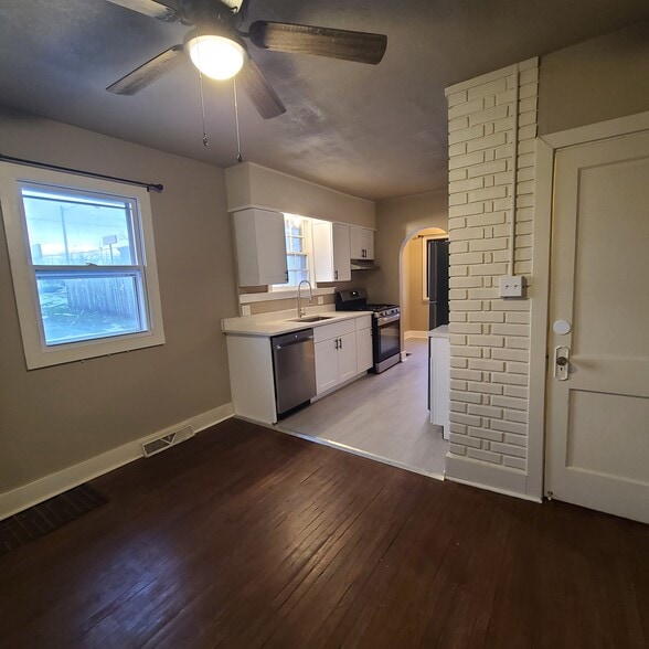 Building Photo - 317 Dunnwood Dr