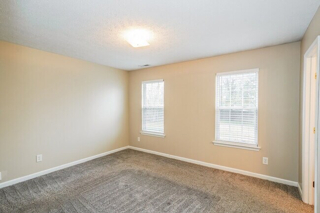 Building Photo - 202 Zenith Ct