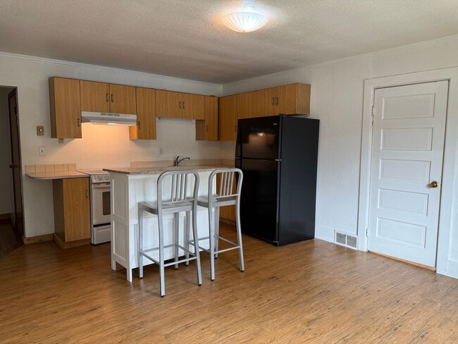 Building Photo - Apartment down town CDA