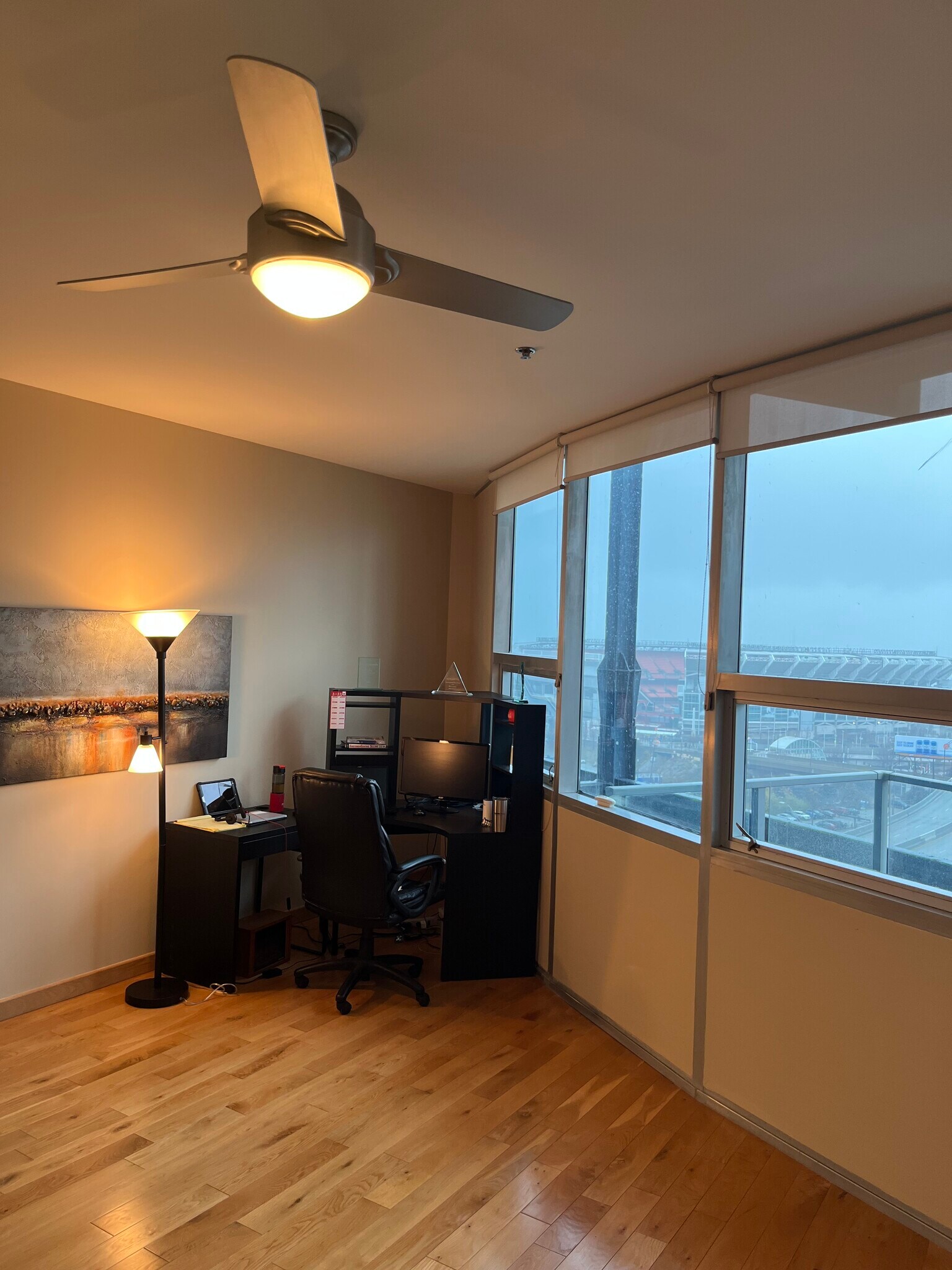 Building Photo - 701 W Lakeside Ave