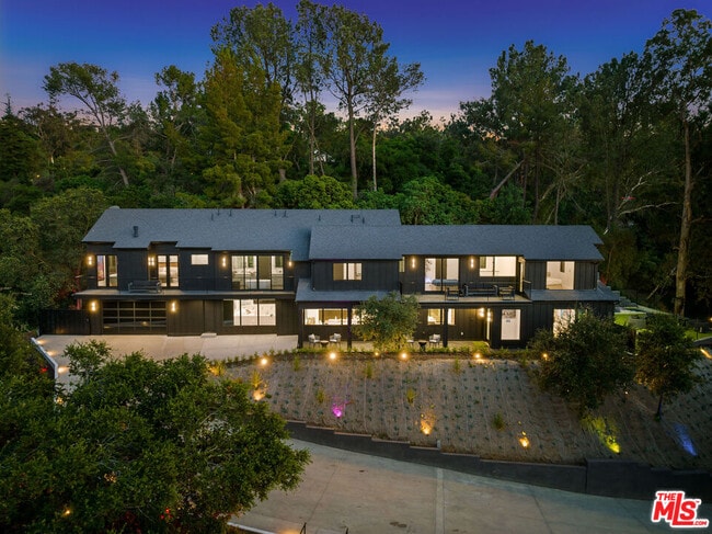 Building Photo - 3140 Coldwater Canyon Ave