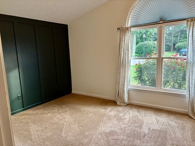 Building Photo - 3 bedroom 2 bath house for rent in Jeffersonville