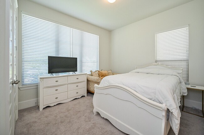 Building Photo - 9006 Meadow Bridge Dr