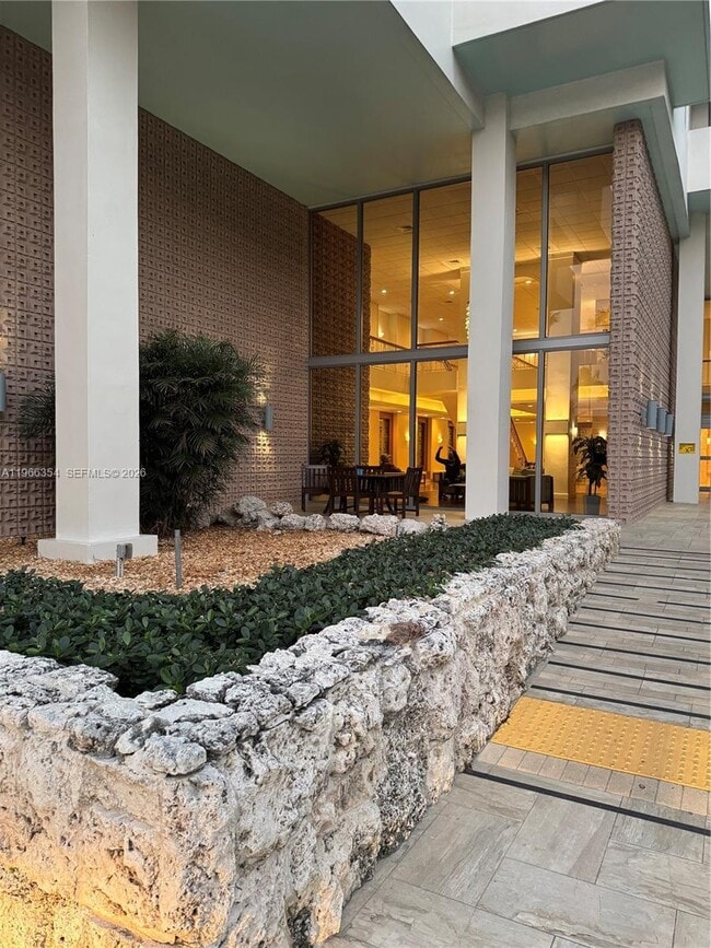 Building Photo - 2899 Collins Ave