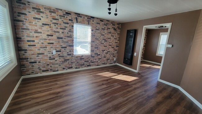 Building Photo - 220 E D St