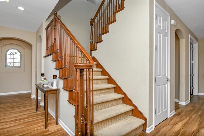 Building Photo - 5563 Arcadia Cir