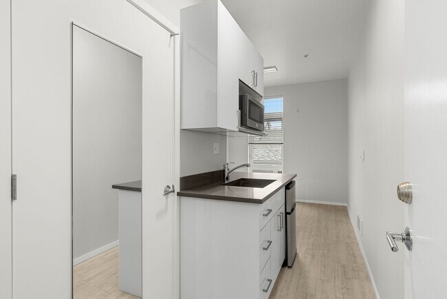 Building Photo - 1806 23rd Ave