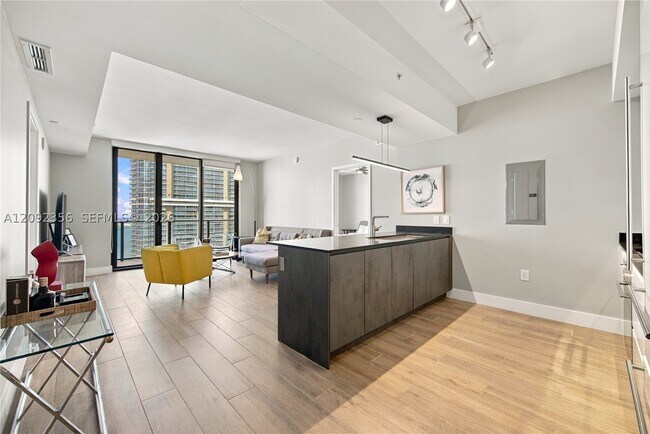 Building Photo - 1010 Brickell Ave