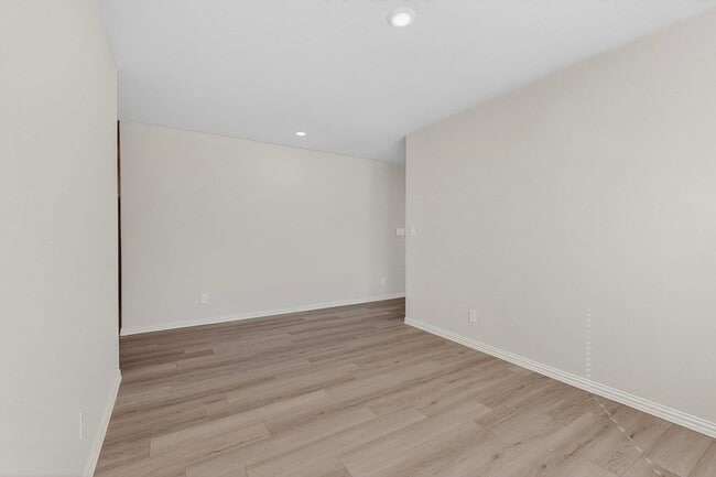 Building Photo - 504 Tidal Dr