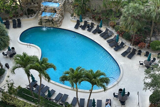 Building Photo - 2480 Presidential Way