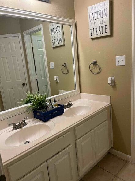 Building Photo - 8207 Fairgrove Park Ct