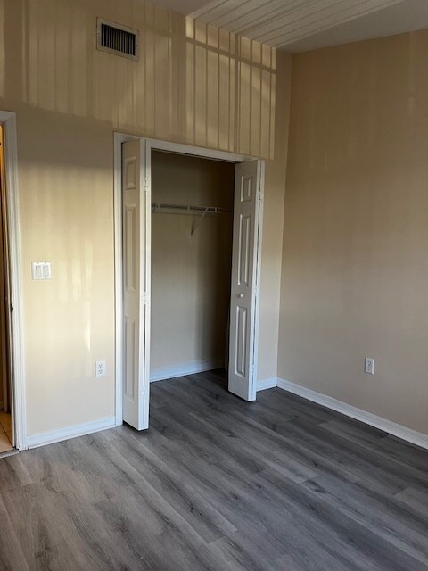 Building Photo - 2621 SE 12th Rd