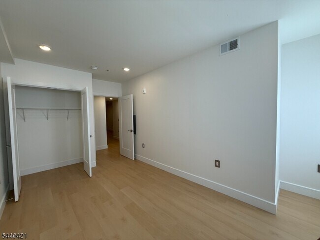 Building Photo - 627 Valley Rd
