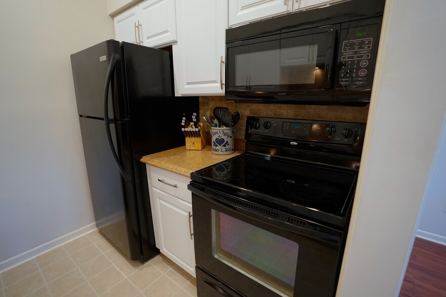 Kitchen - 120 Willard St