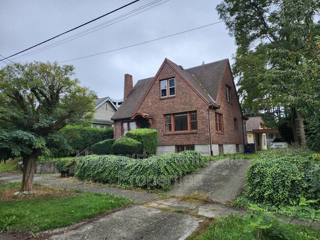 Building Photo - 1909 Gregory Way