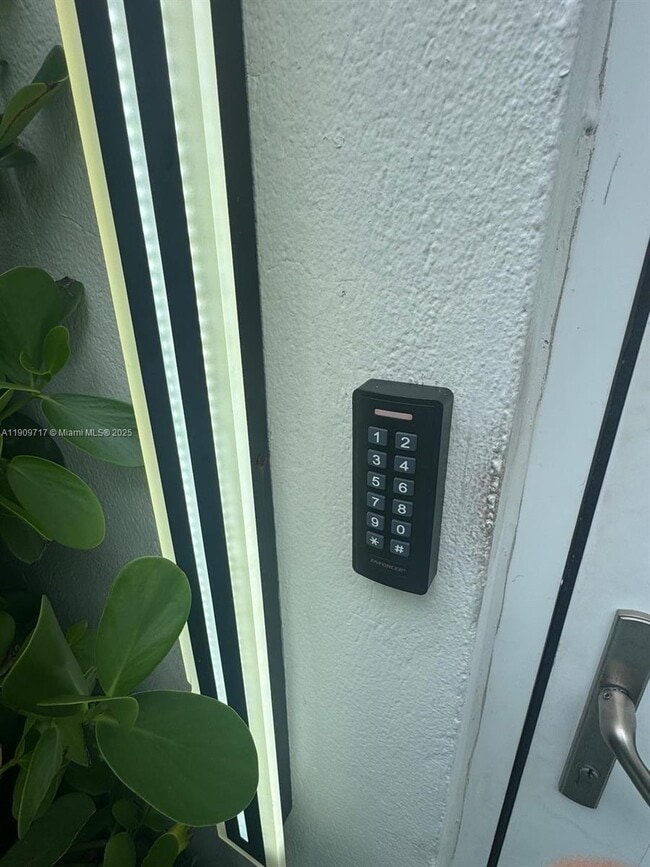 Building Photo - 315 W 28th St