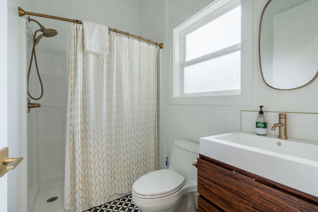 Building Photo - 1425 SE 41st Ave