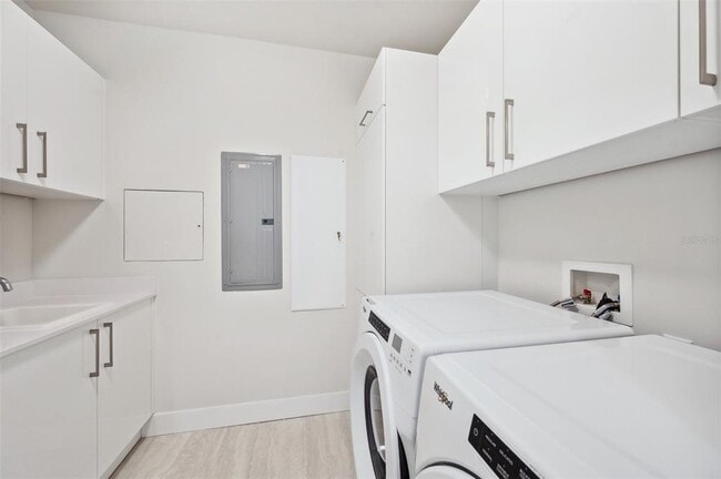 Building Photo - 301 1st St S