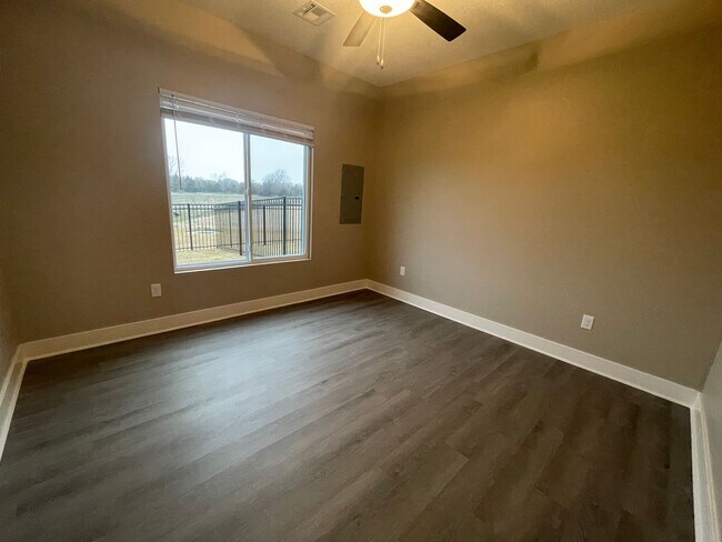 Building Photo - 9333/35 E Wassall