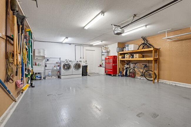 Building Photo - 72596 Beavertail St