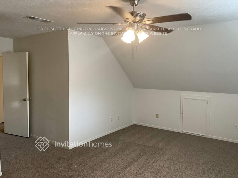 Building Photo - 4018 Pecan Knoll Dr