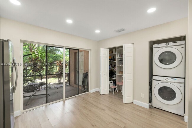 Building Photo - 6819 Sienna Club Dr