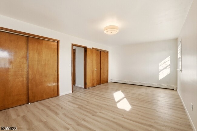 Building Photo - 512-514 Broadway