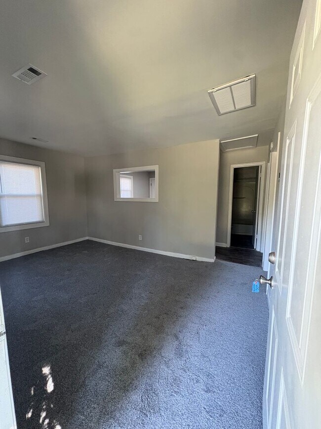 Building Photo - Spacious 2bedroom House  ($500.00 0ff The first full months rent )