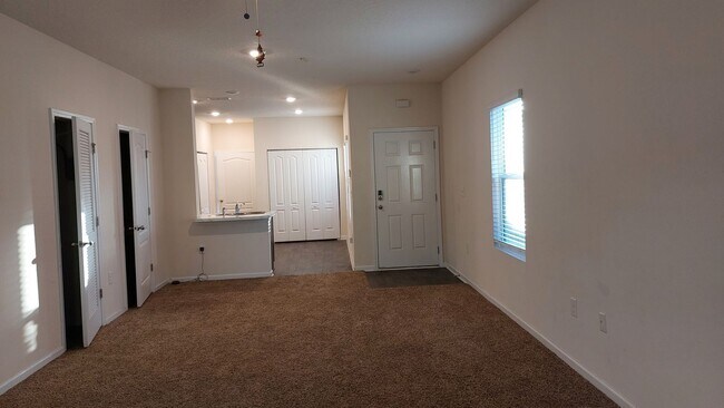 Building Photo - Townhome in Baymeadows