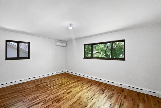 Building Photo - 2633 Hickory Ct