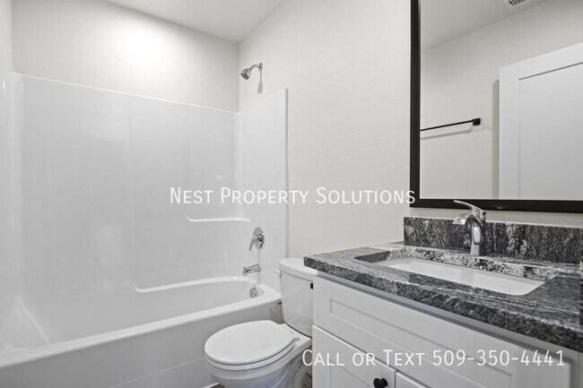 Building Photo - 215 W 1st St